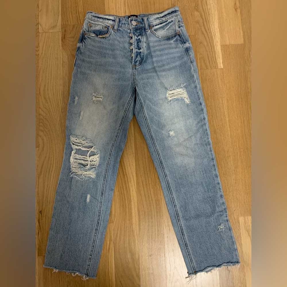 BDG Light wash straight leg jeans!